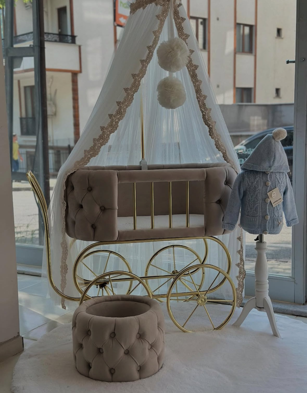 Royal dream cradle